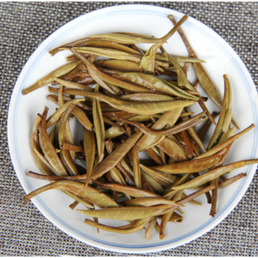 Premium Yunnan white tea cake - Silver Needle-357g