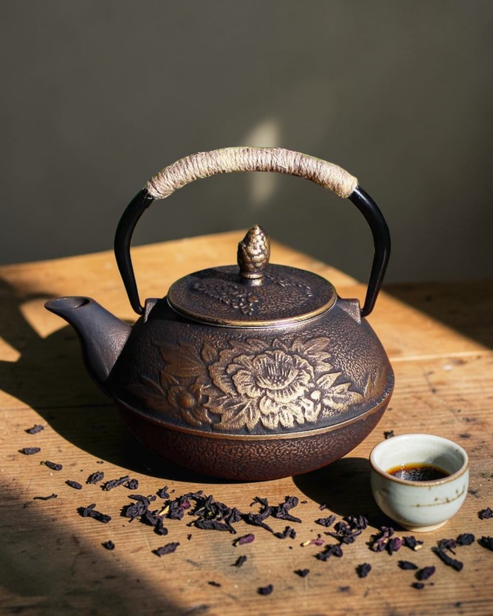 Cast iron teapot B