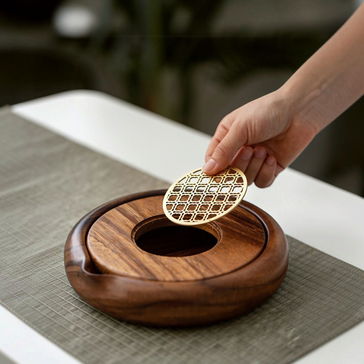 Zisha Teapot Tray- Walnut Round