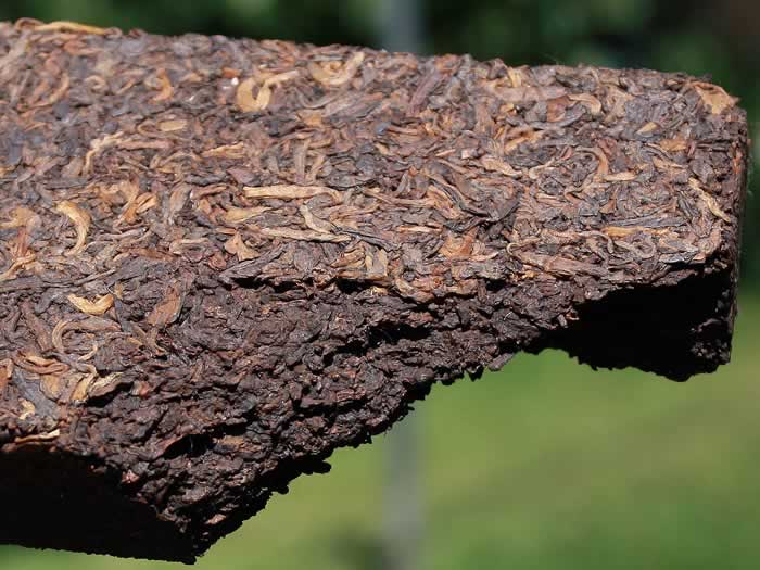 Pu-erh tea ripened brick golden tip