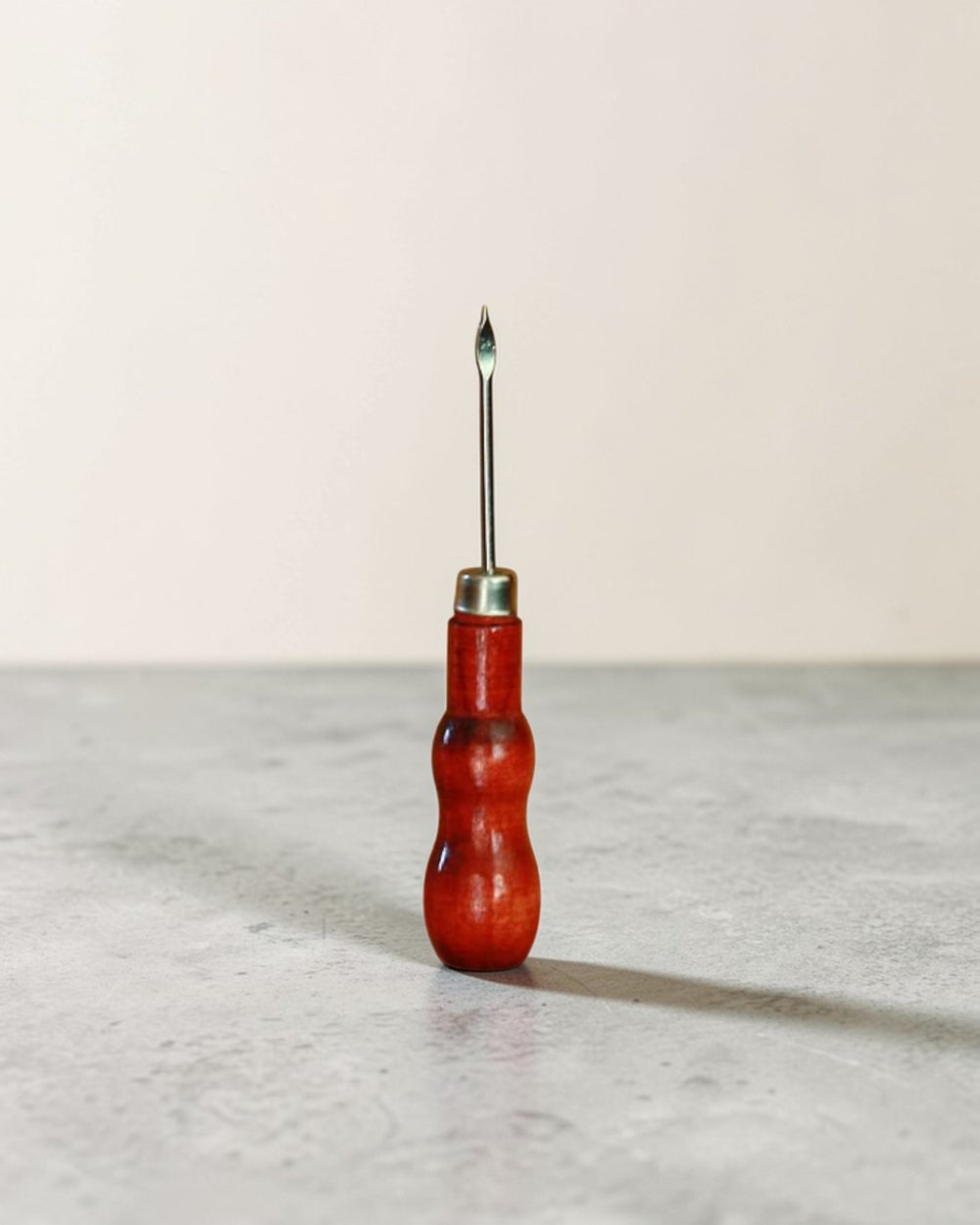 Pu-erh cake pin with wooden handle