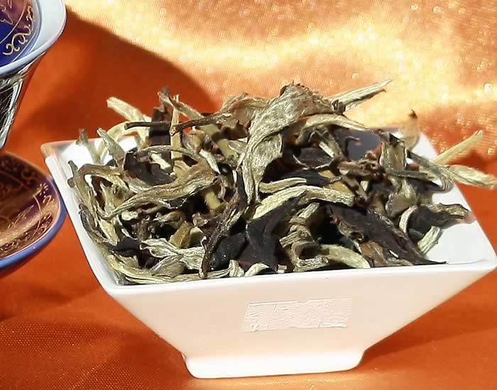 Loose Pu-erh tea Yue Guang Bai (raw)