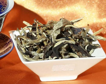 Loose Pu-erh tea Yue Guang Bai (raw)