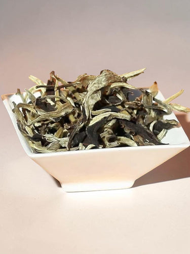 Loose Pu-erh tea Yue Guang Bai (raw)