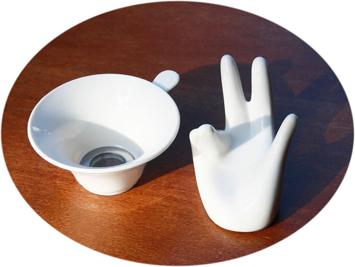 Tea strainer with holder ceramic C