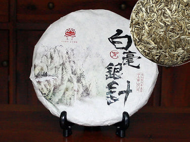 Premium Yunnan white tea cake - Silver Needle
