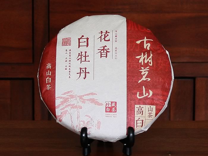 Fu-Ding white tea cake White Peony (Bai Mu Dan)
